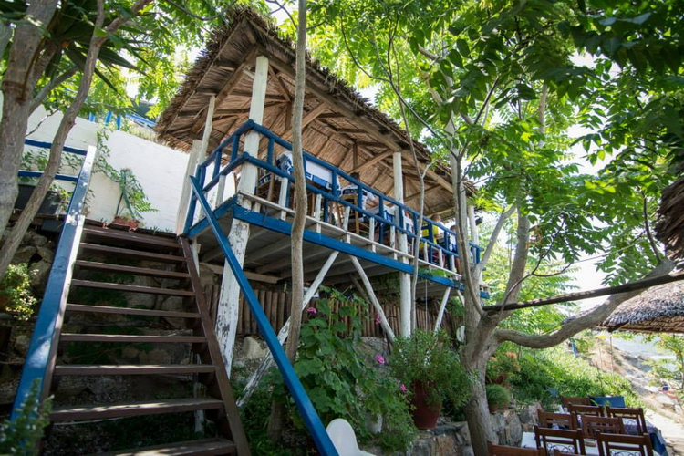  Taverna  Steps in the sand 